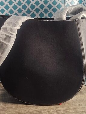 Coach Maddy Black Hobo Bag Crescent Magnetic Closure Crossbody Strap w/ Pouch